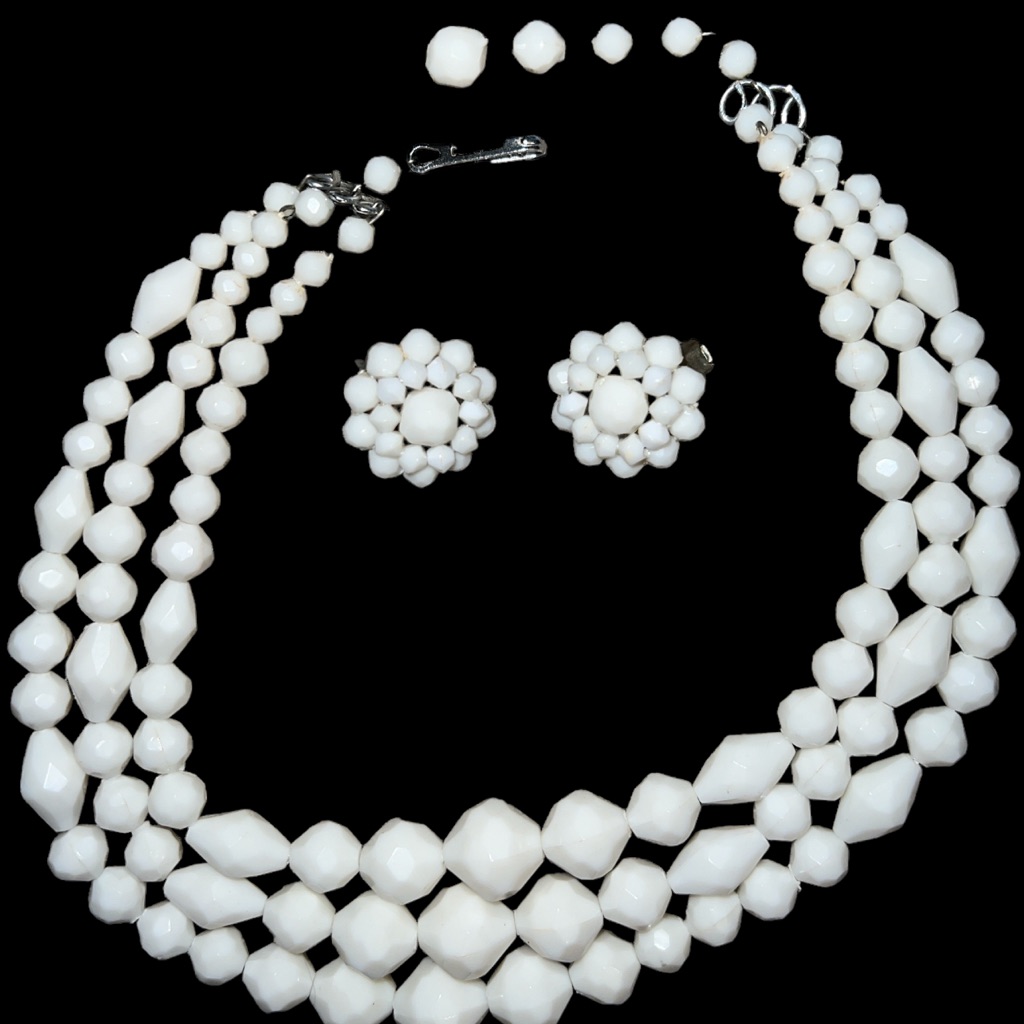 Beautiful Vtg Western Germany Triple Strand White Necklace Clip On Earrings Set 40$